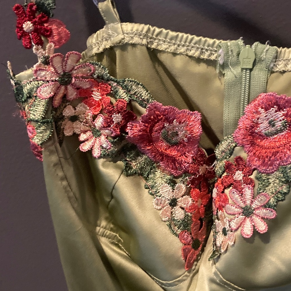 Floral detailed cute green slip great condition size small cotton blend - Picture 4 of 6